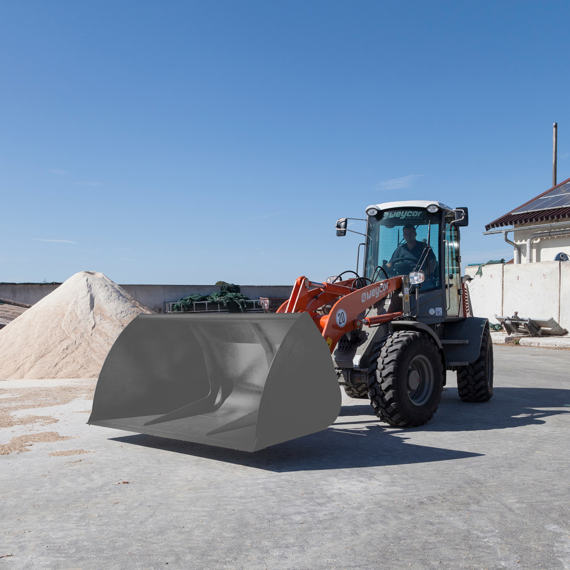 »Standard« high-capacity bucket 