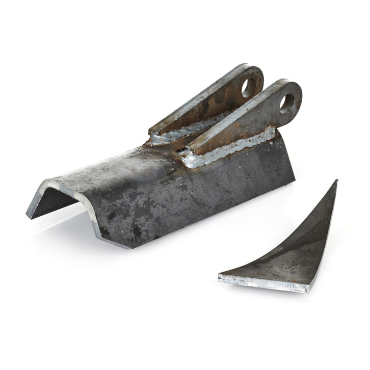Throwing blade holder with reinforcement plate 
