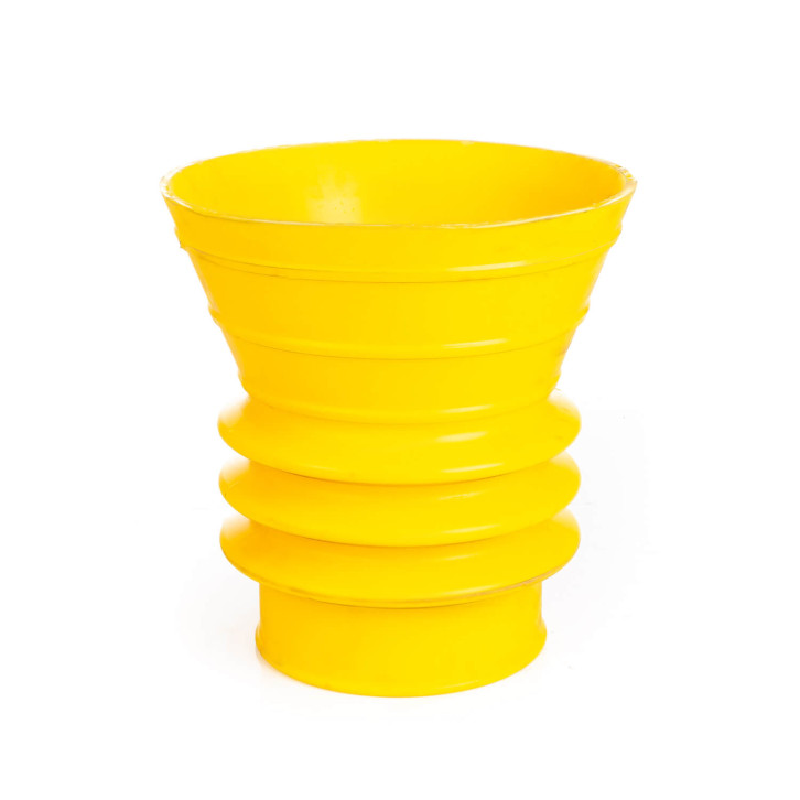 Suction funnel for docking device 