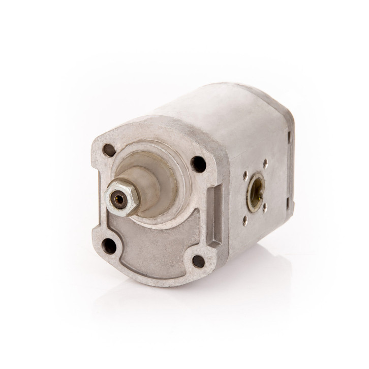 Hydraulic pump with flange 