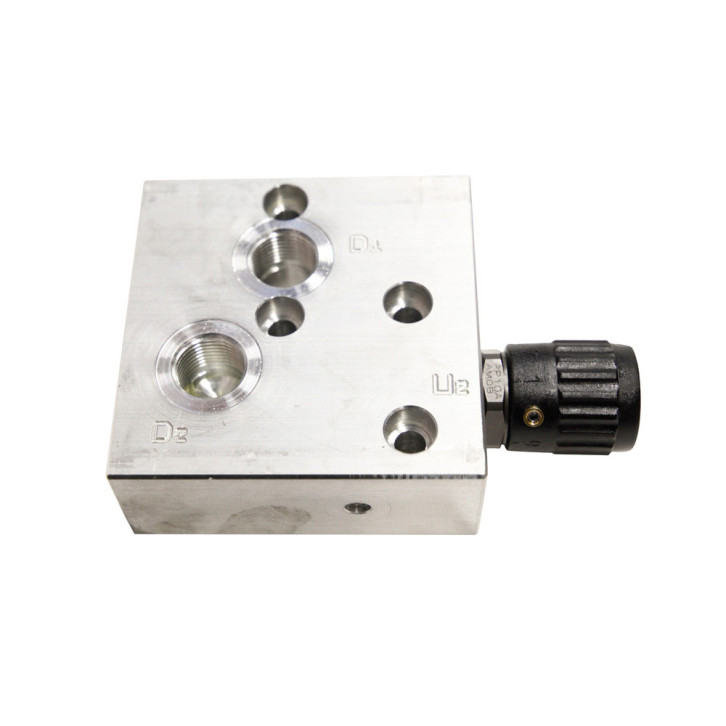 Flow control valve for direct mounting on oil motors 