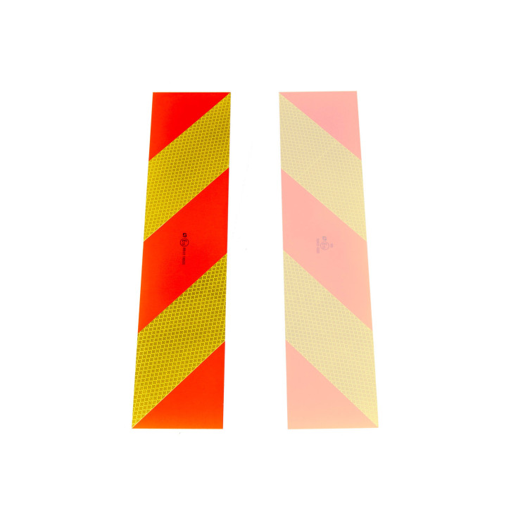 Striped warning sign for towing vehicles 