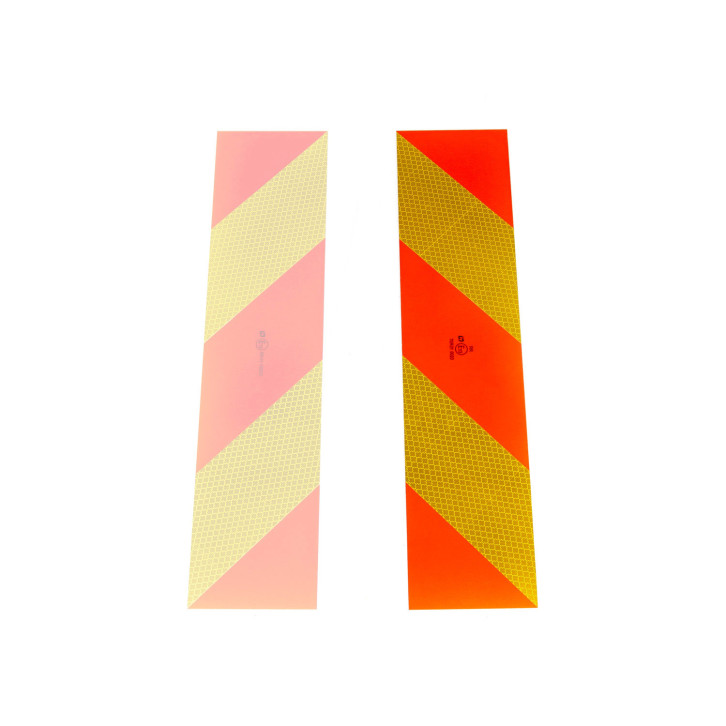 Striped warning sign for towing vehicles 